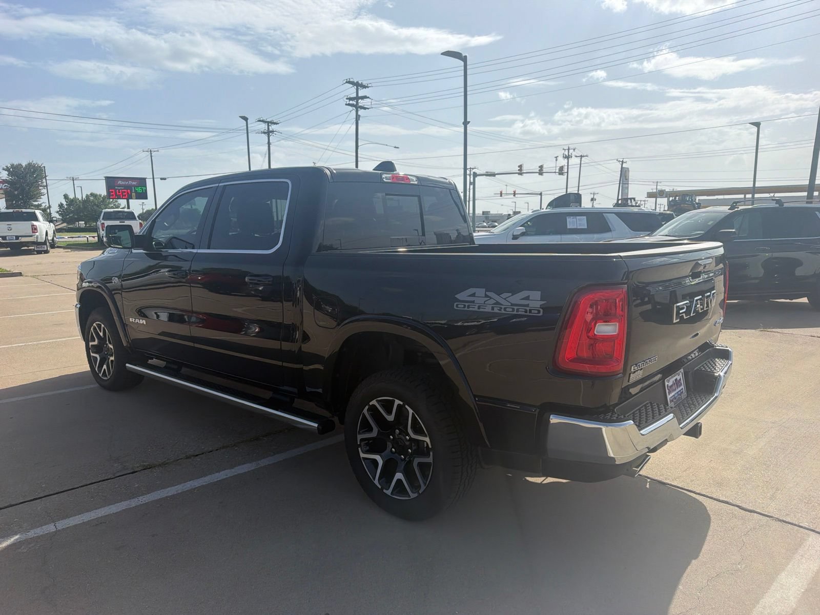 Used 2026 RAM 1500 Laramie w/ Off Road Group AWD/4WD image 7