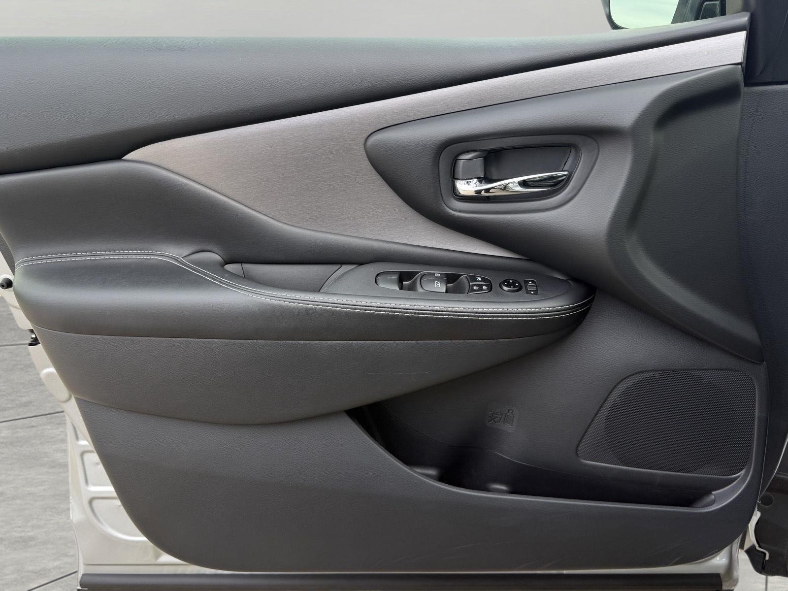 Used 2023 Nissan Murano SV AWD/4WD image 19