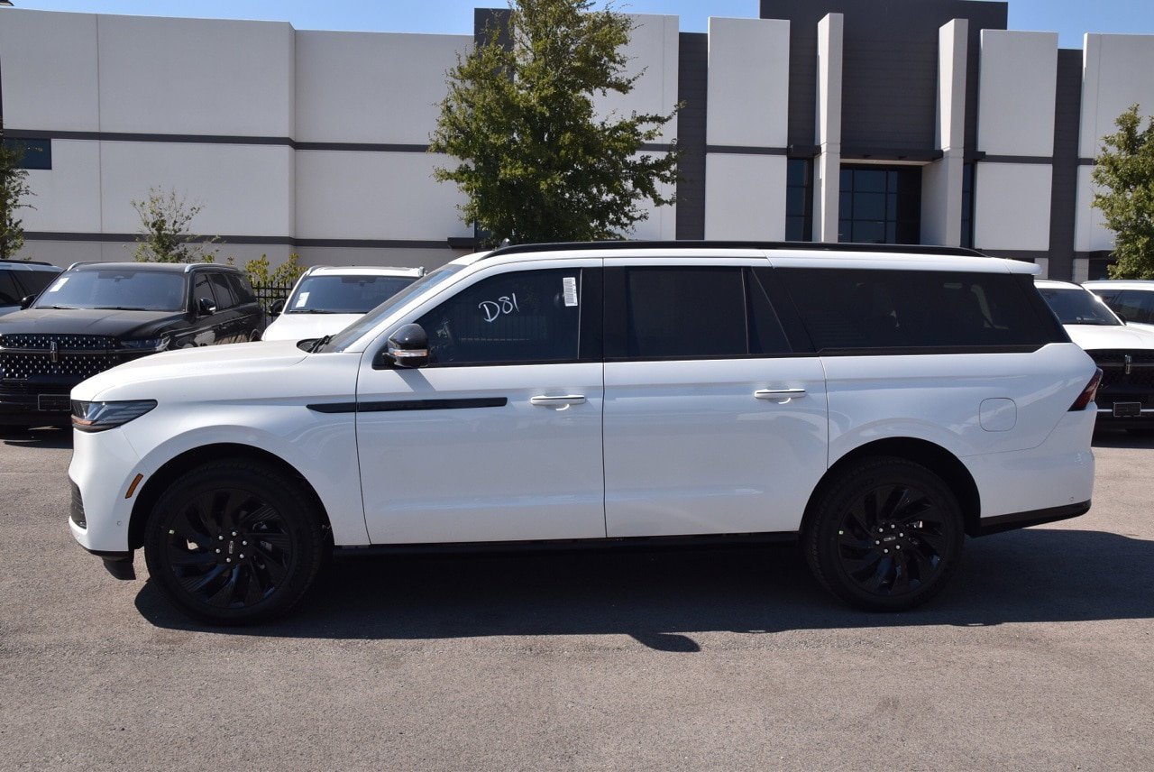New 2025 Lincoln Navigator L Reserve w/ Jet Appearance Package AWD/4WD image 18