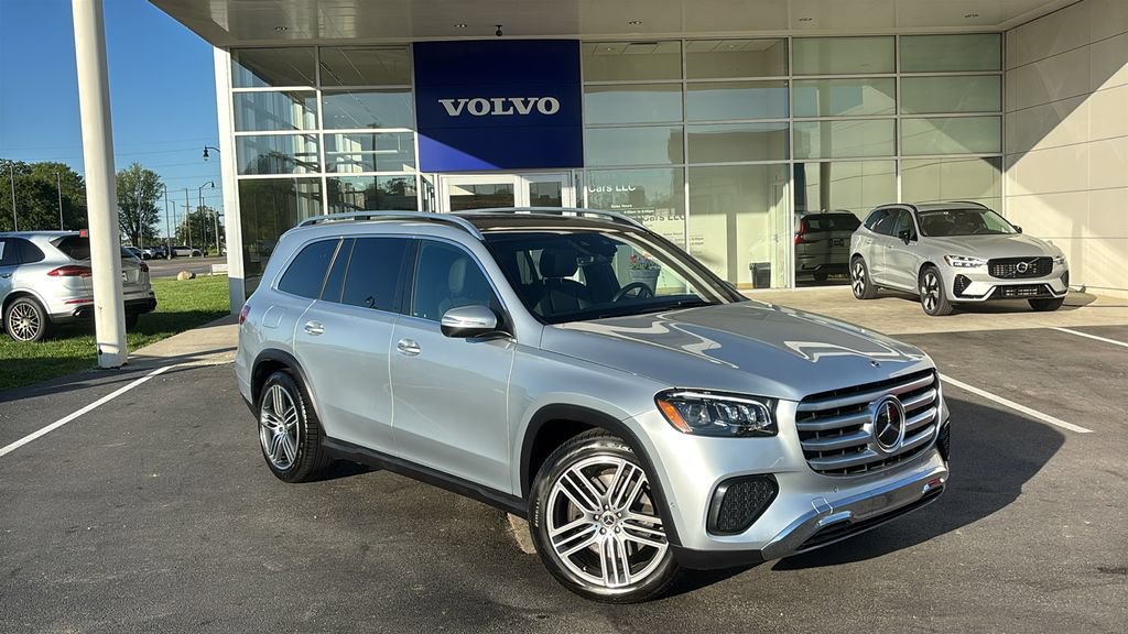 Used 2025 Mercedes-Benz GLS 450 4MATIC image 2