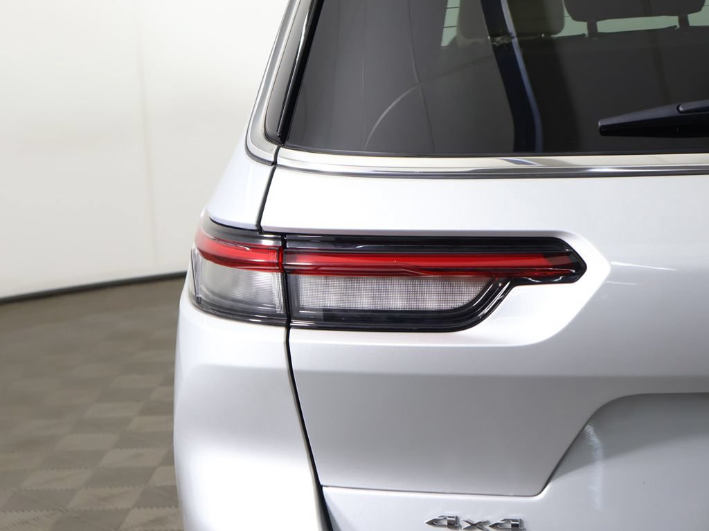 Used 2023 Jeep Grand Cherokee L Limited AWD/4WD image 18