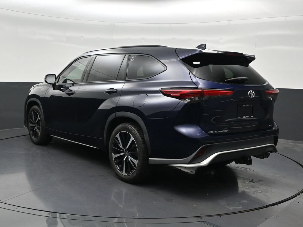 Used 2021 Toyota Highlander XSE FWD image 3