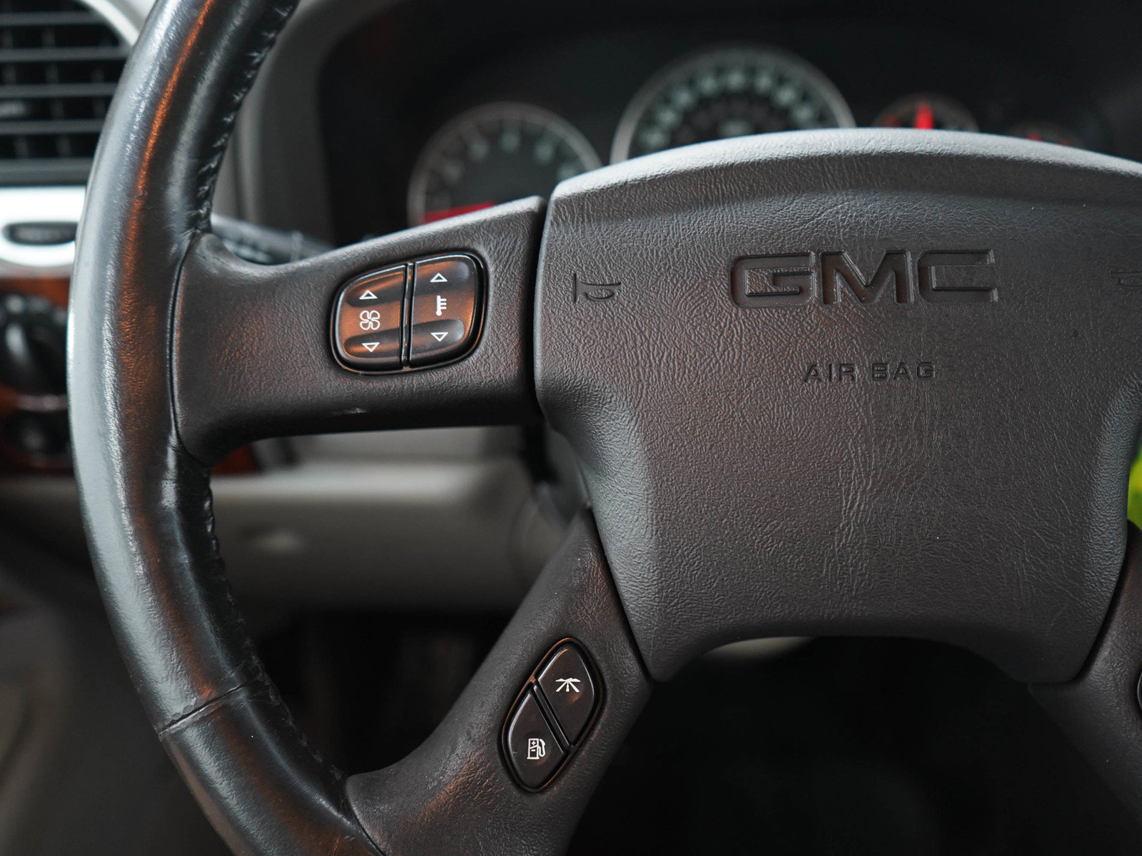 Used 2003 GMC Envoy SLT AWD/4WD image 24