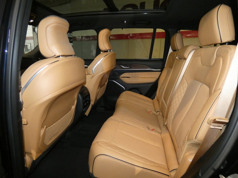 Used 2024 Jeep Grand Cherokee Summit w/ Luxury Tech Group V image 29