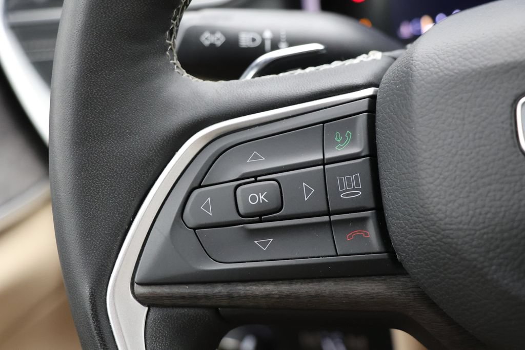 Used 2025 Jeep Grand Cherokee Limited AWD/4WD image 19