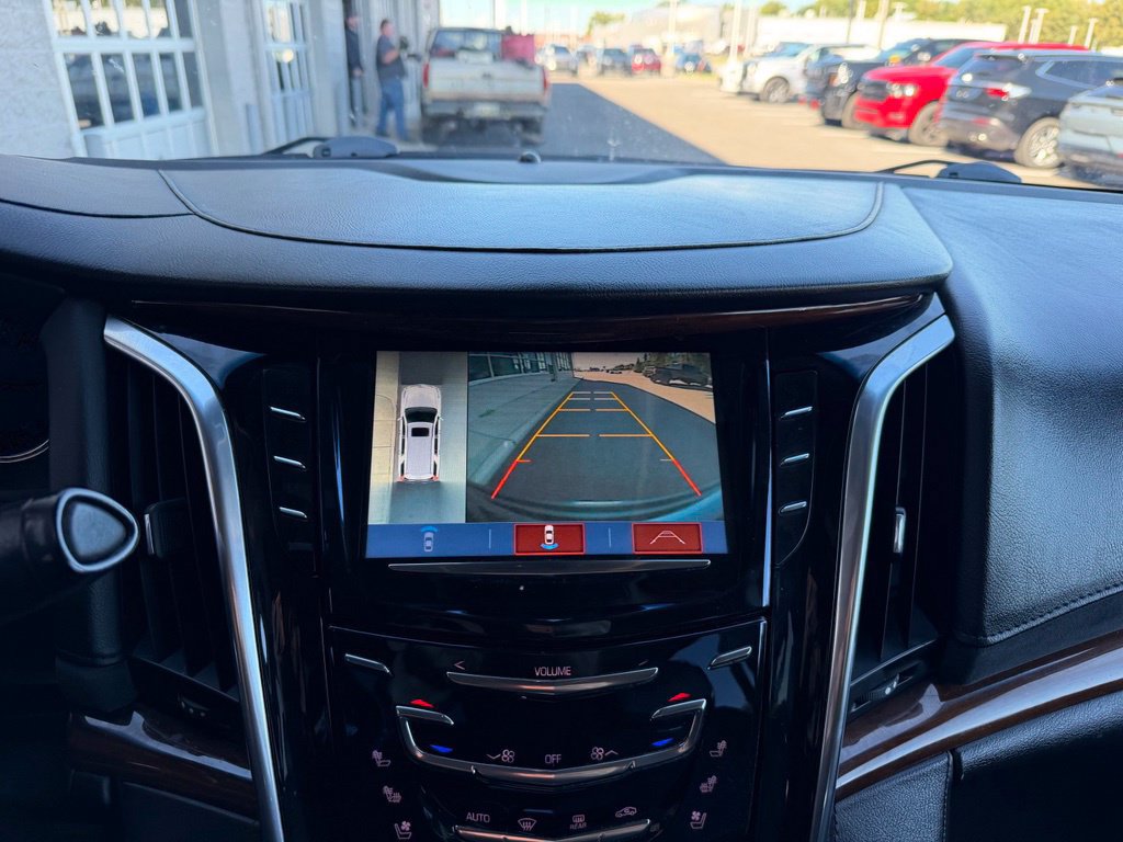 Used 2019 Cadillac Escalade ESV Luxury AWD/4WD image 14
