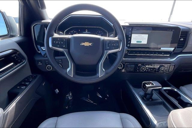 Used 2025 Chevrolet Silverado 1500 LTZ image 5