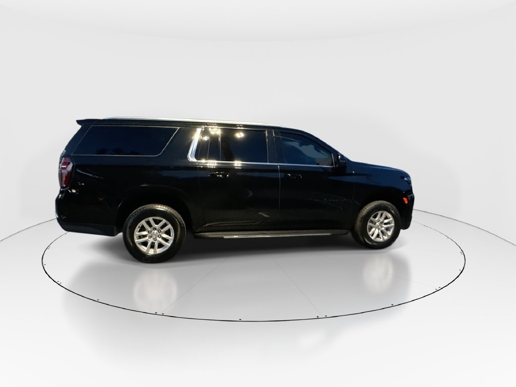 Used 2024 Chevrolet Suburban LT RWD image 9