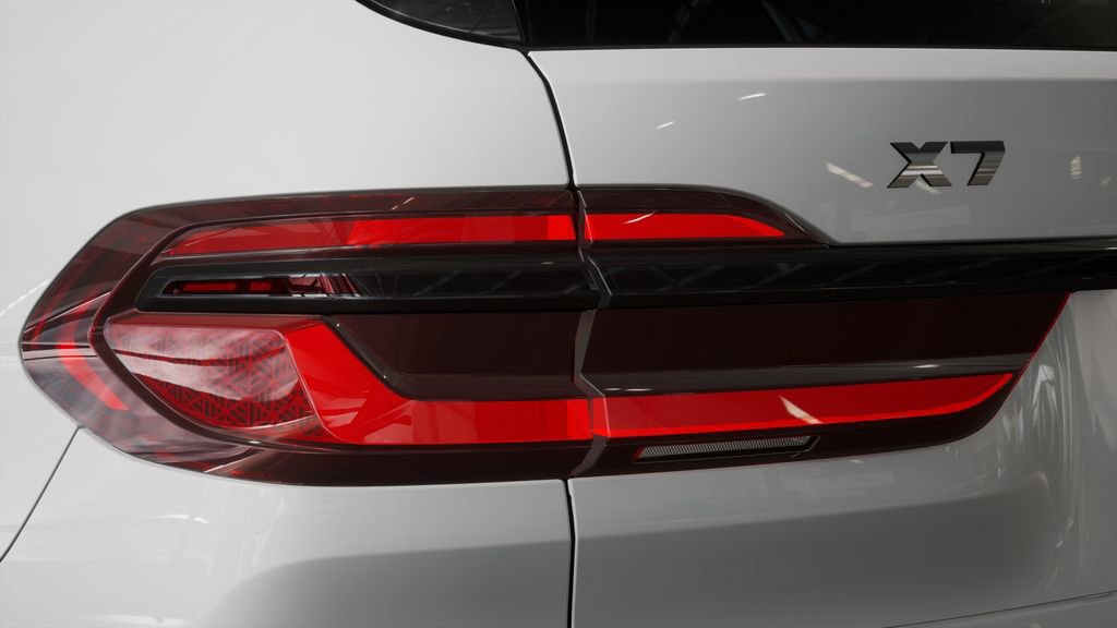 New 2026 BMW X7 M60i image 8