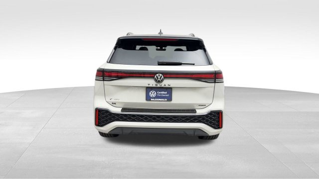Certified 2026 Volkswagen Tiguan SE R-Line AWD/4WD image 4
