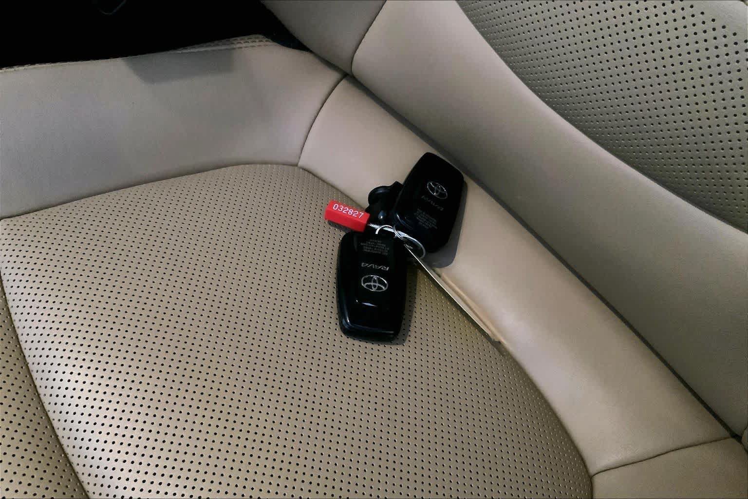 Used 2022 Toyota RAV4 Limited w/ Limited Grade Weather Package AWD/4WD image 14
