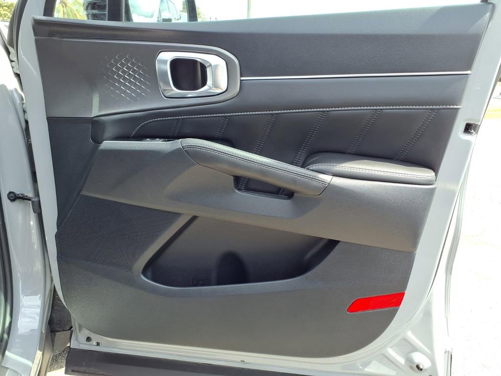 Certified 2023 Kia Sorento SX image 23