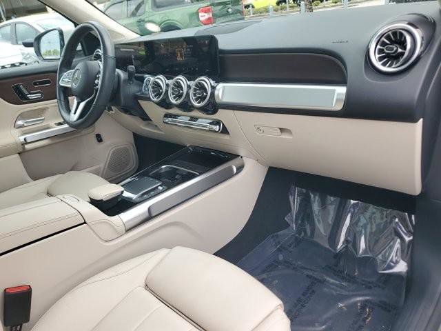 Used 2023 Mercedes-Benz GLB 250 w/ Premium Package image 14