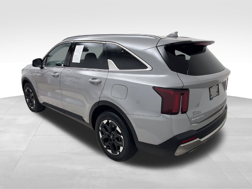 Used 2025 Kia Sorento S w/ Panoramic Sunroof Package FWD image 3