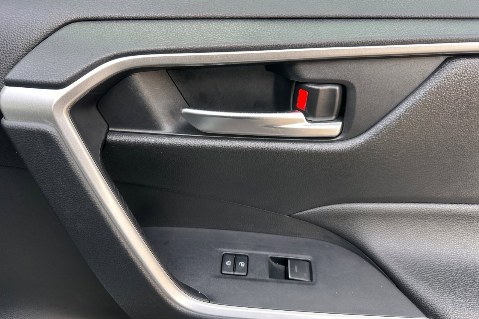 Used 2024 Toyota RAV4 SE image 21