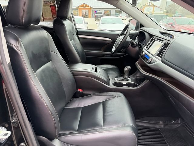 Used 2018 Toyota Highlander XLE w/ Protection Package #3 AWD/4WD image 23