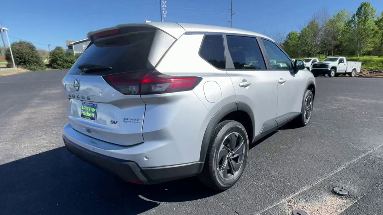 Used 2024 Nissan Rogue SV FWD image 8