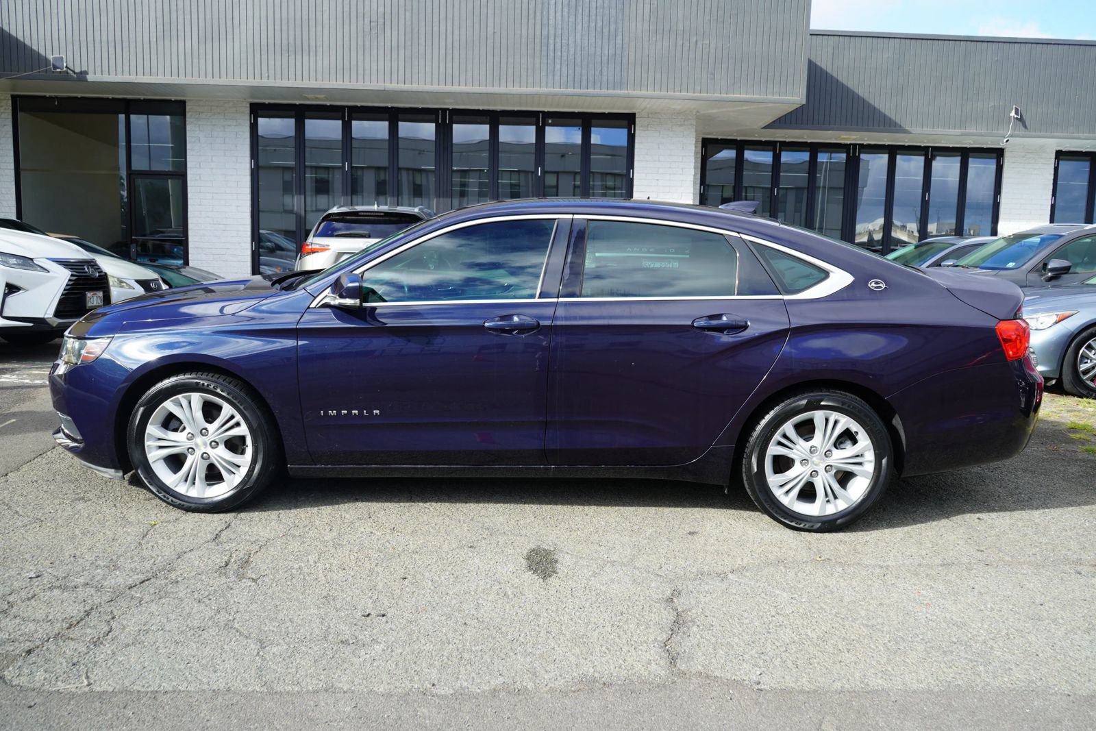 Used 2015 Chevrolet Impala LT w/ Convenience Package FWD image 2