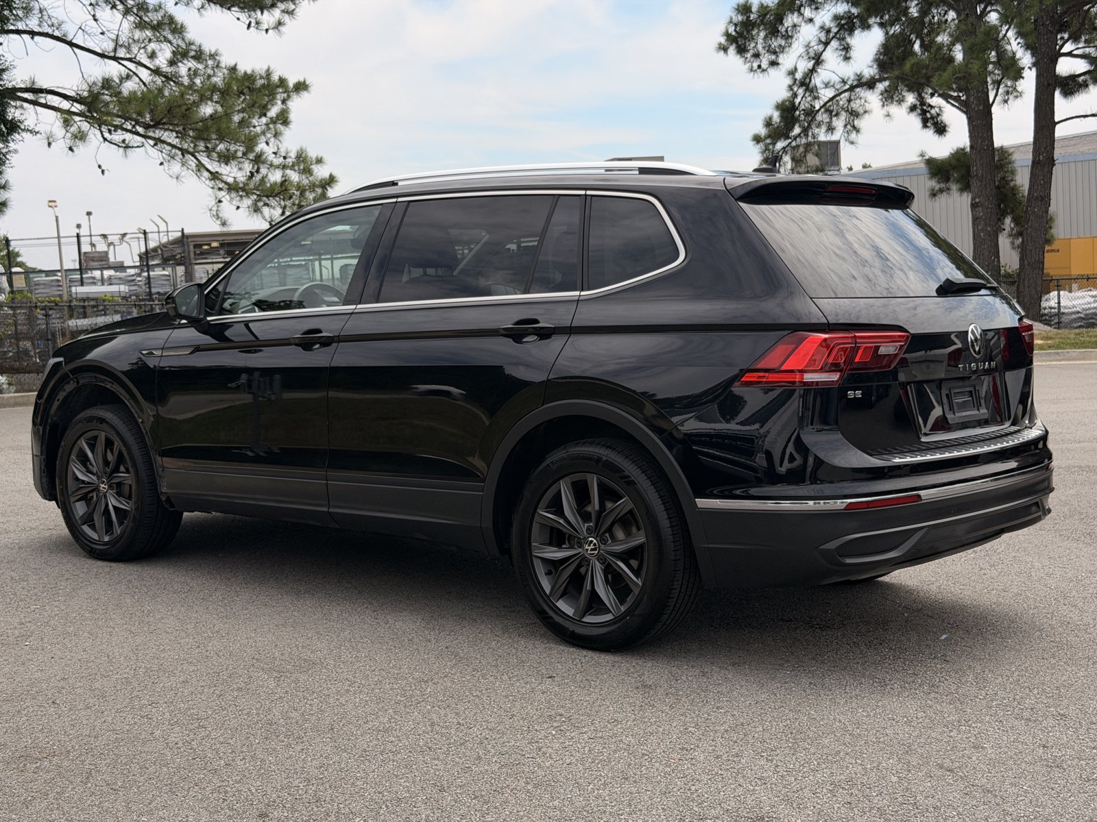 Used 2022 Volkswagen Tiguan SE FWD image 10