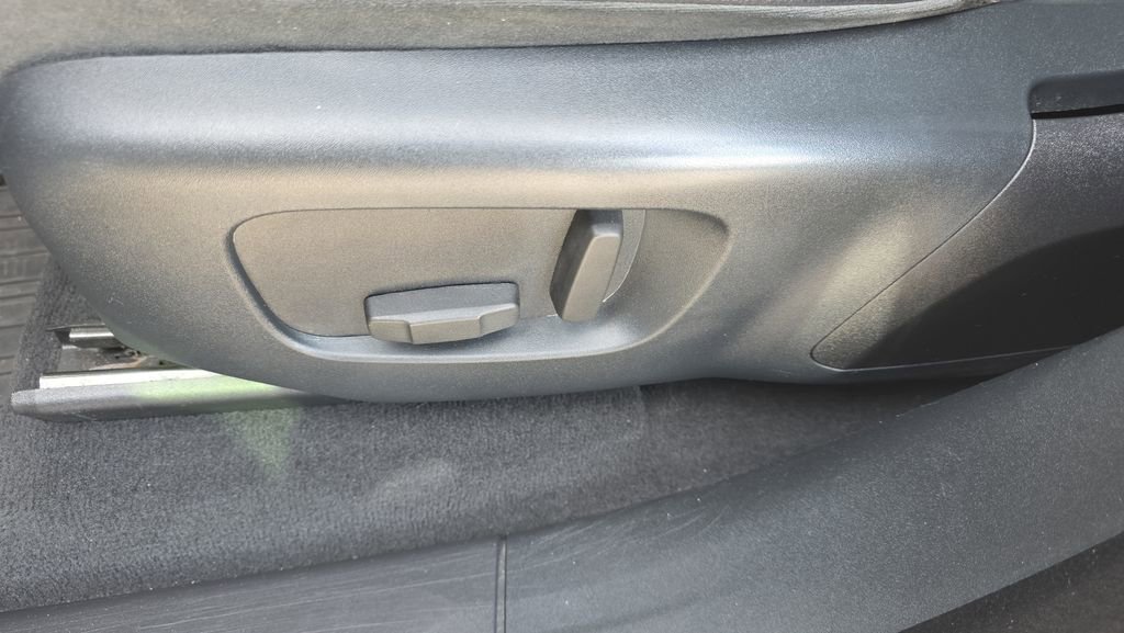 Used 2019 Land Rover Range Rover Velar R-Dynamic SE image 16