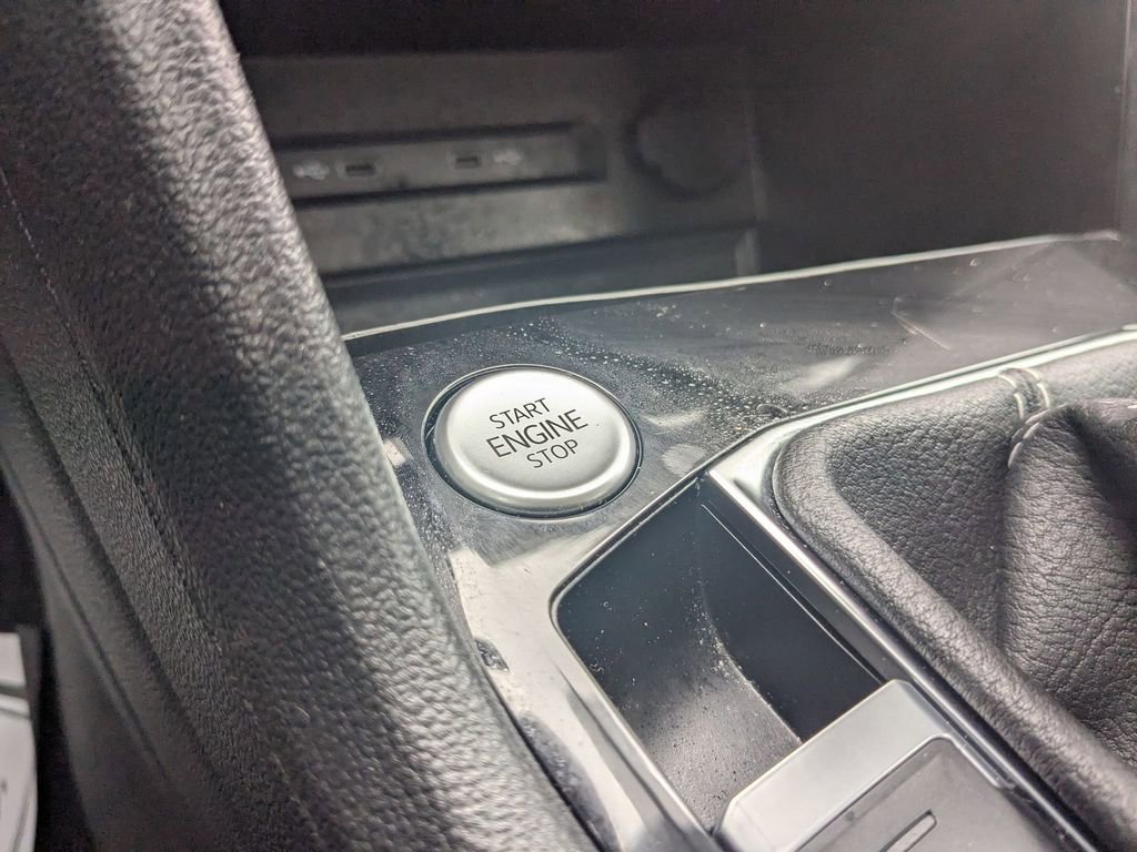 Used 2024 Volkswagen Taos SE image 19