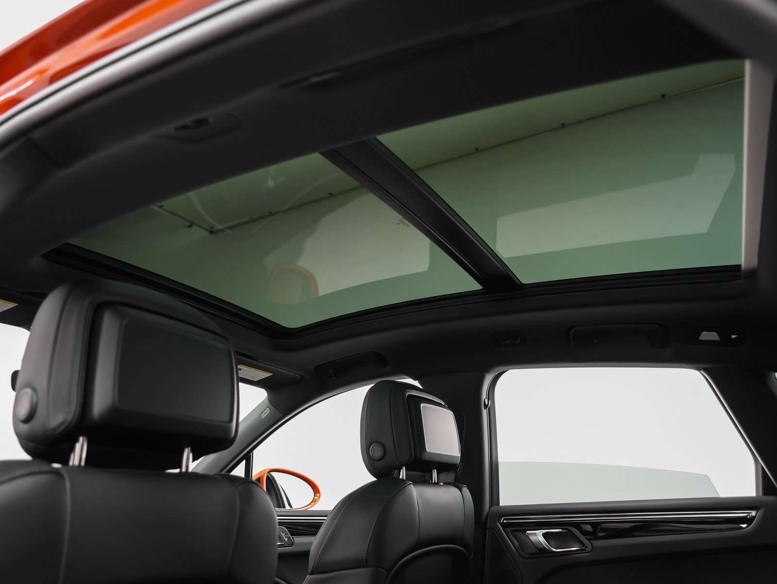 Certified 2025 Porsche Macan image 41