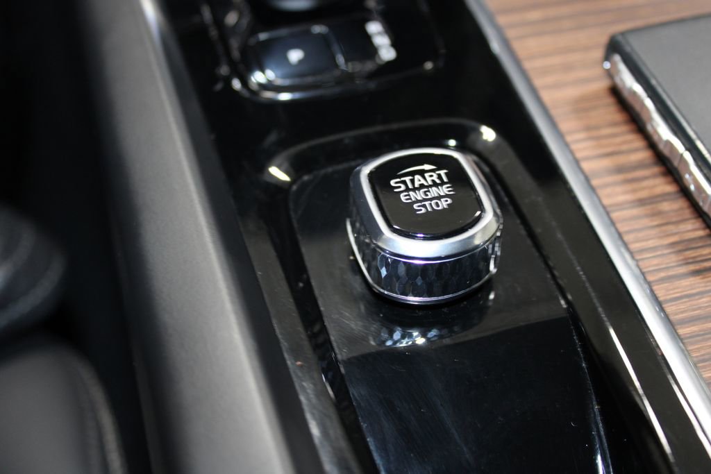 Used 2023 Volvo XC60 B6 Ultimate image 41