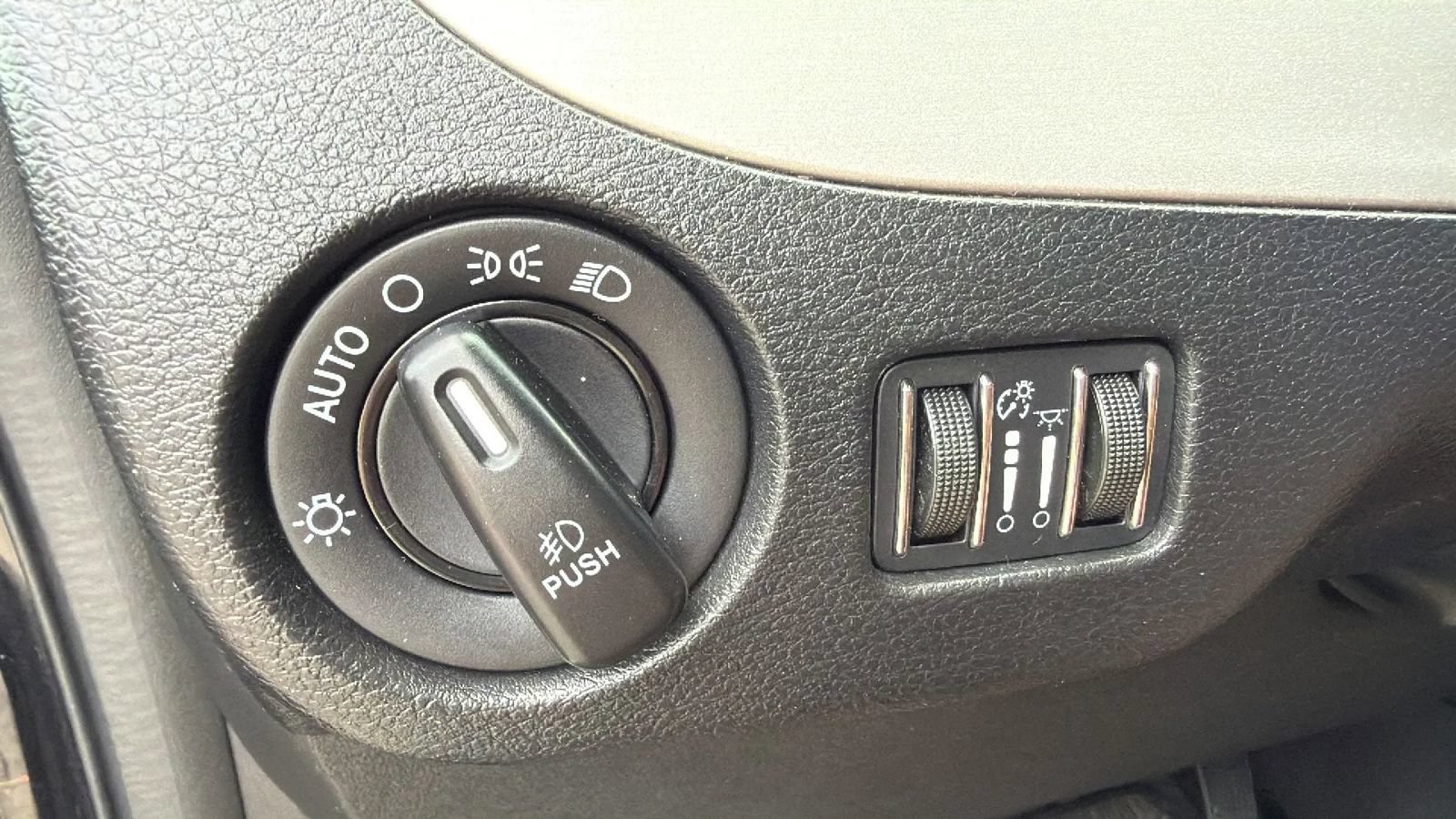 Used 2014 Dodge Grand Caravan R/T w/ Driver Convenience Group FWD image 29