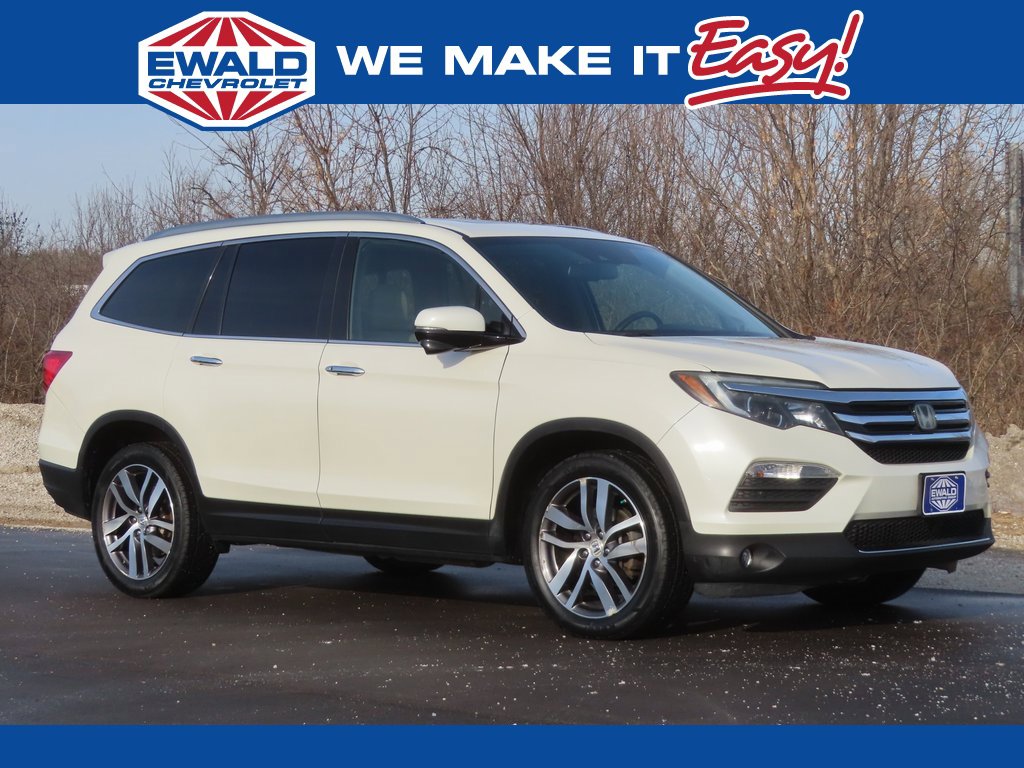 Used 2017 Honda Pilot Touring image 1