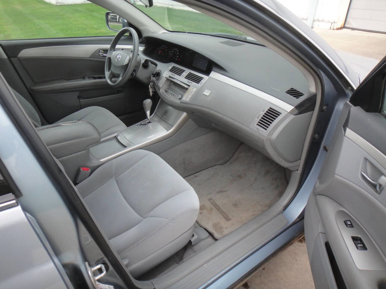 Used 2010 Toyota Avalon XL image 8