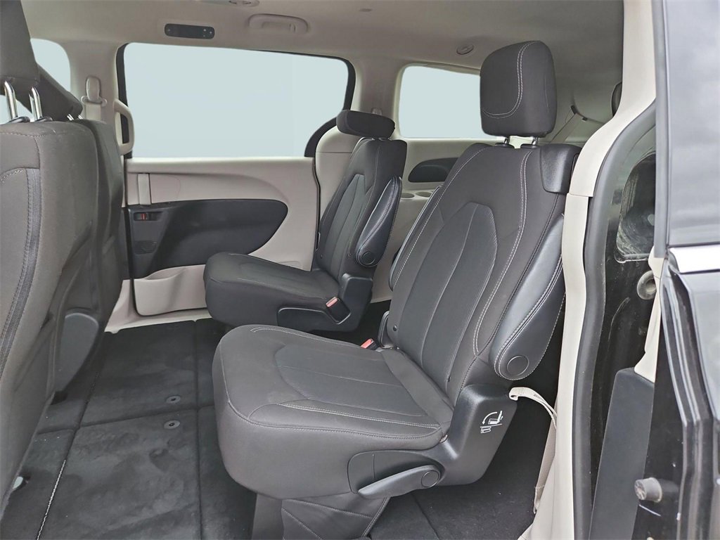 Used 2023 Chrysler Voyager LX image 22
