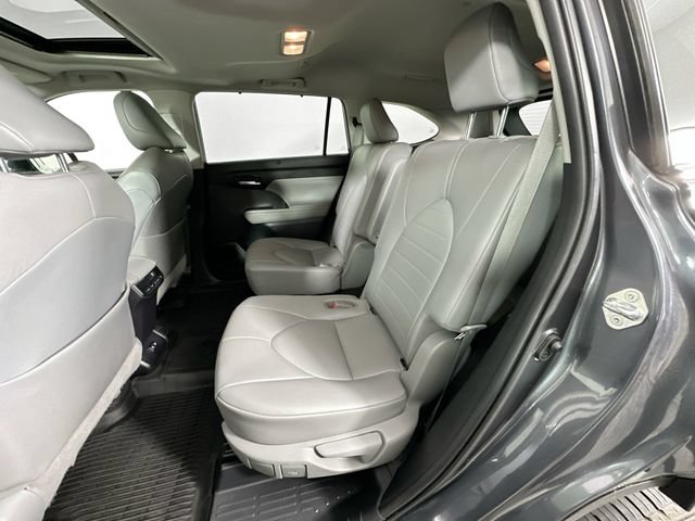 Used 2020 Toyota Highlander XLE AWD/4WD image 26