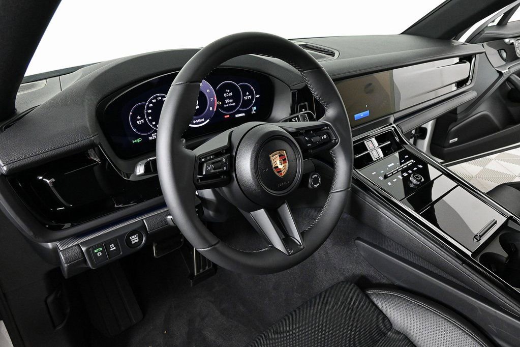 Used 2025 Porsche Panamera RWD image 4