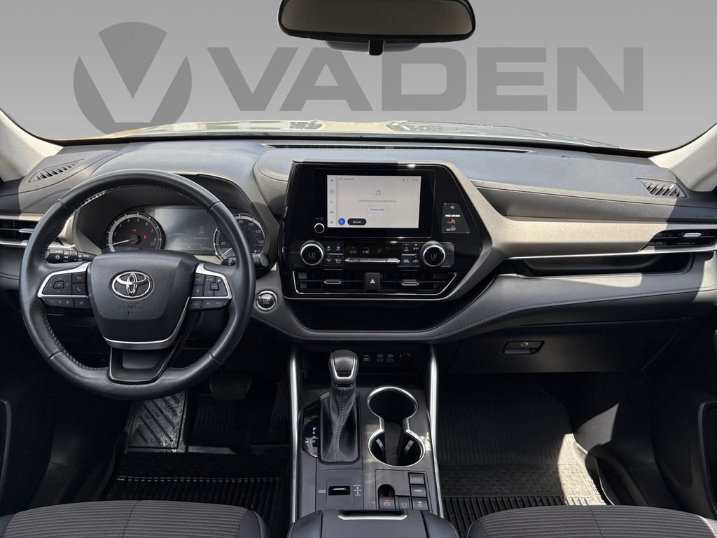 Used 2023 Toyota Highlander LE FWD image 10