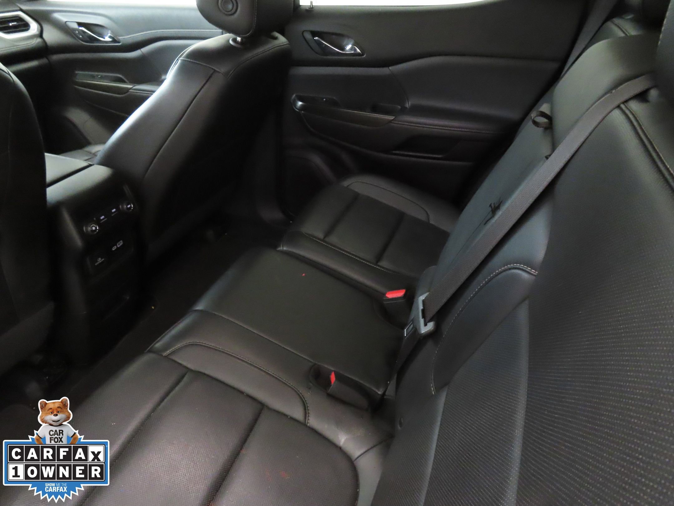 Used 2023 GMC Acadia SLT image 24