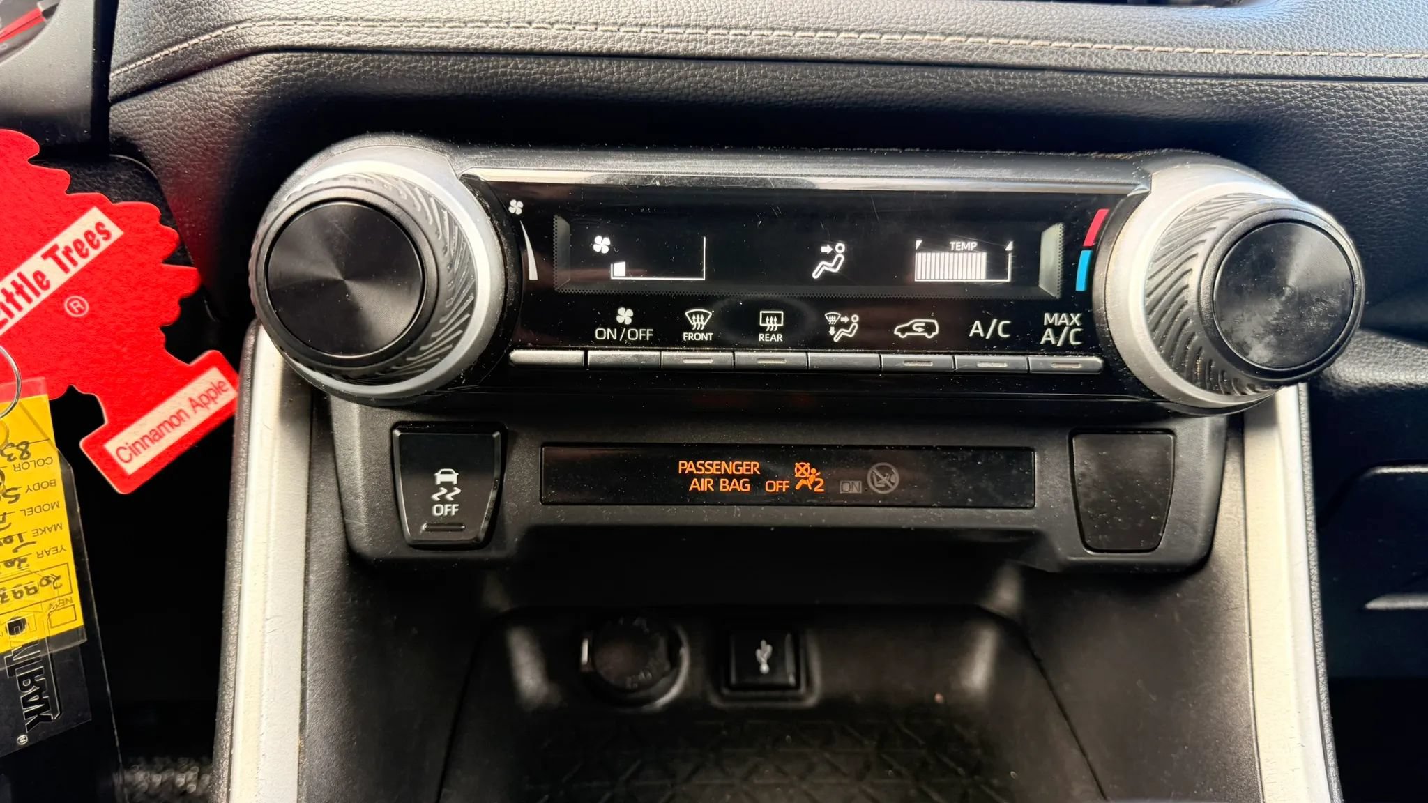Used 2022 Toyota RAV4 LE FWD image 24