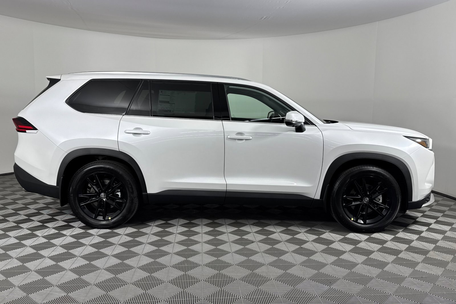 New 2026 Toyota Grand Highlander Platinum image 3