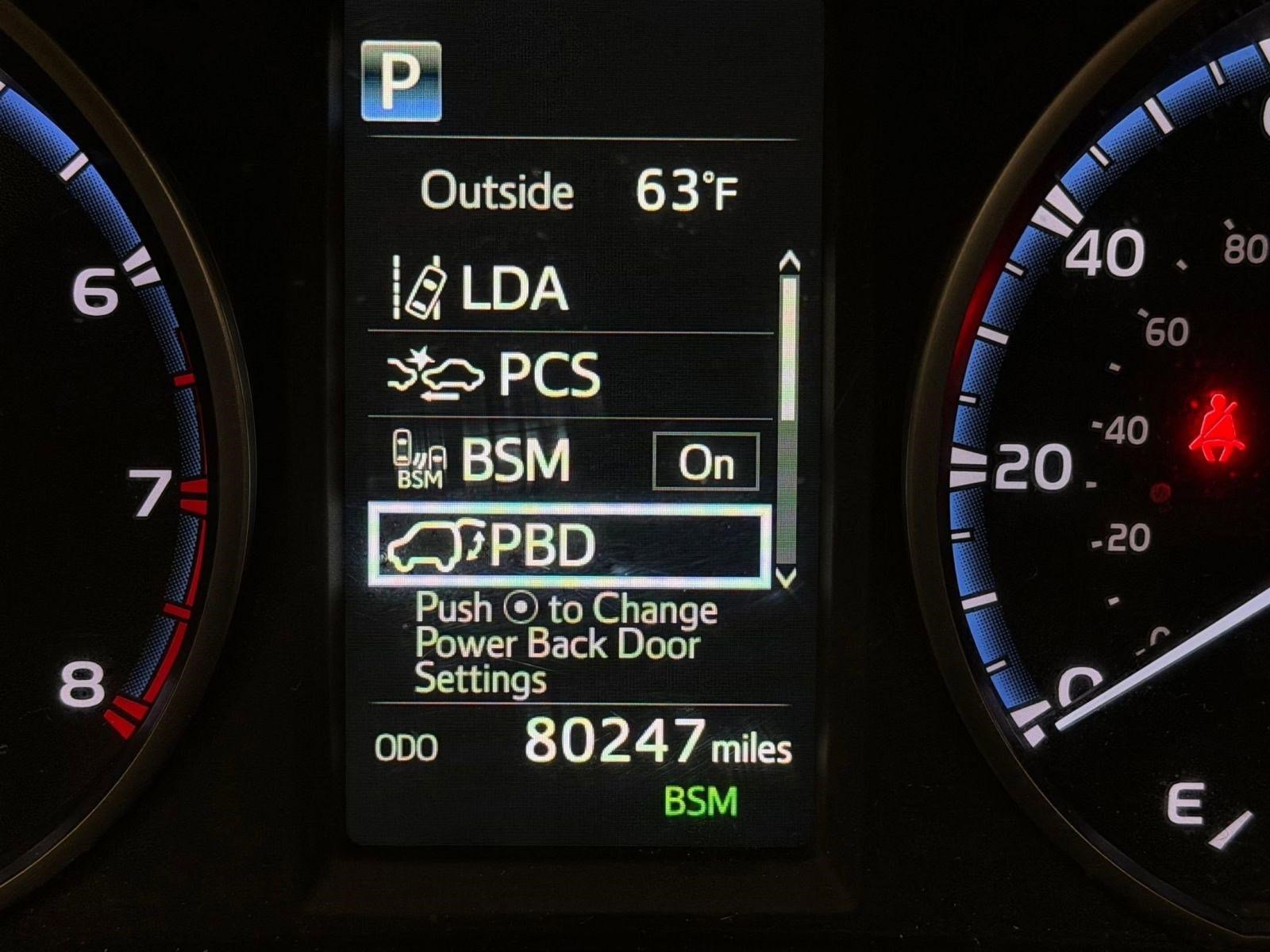 Used 2018 Toyota RAV4 XLE AWD/4WD image 18