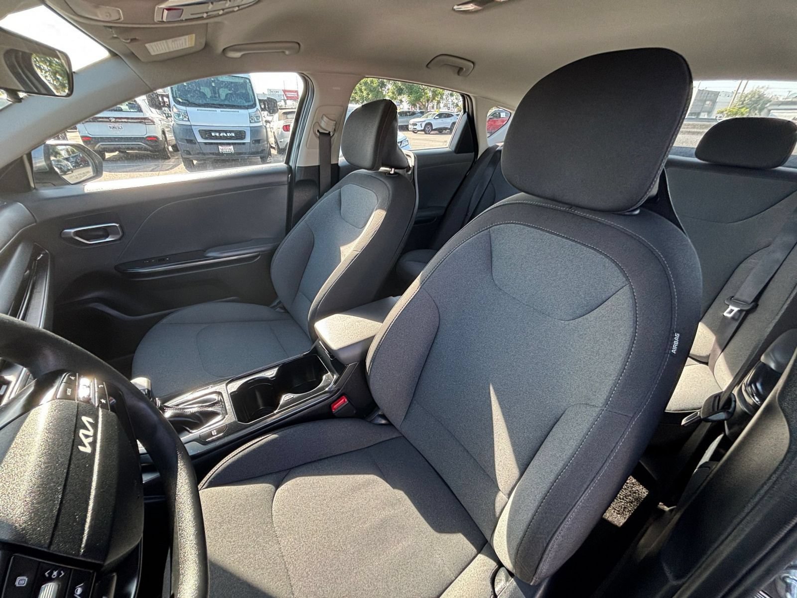 Used 2025 Kia K4 FWD image 32