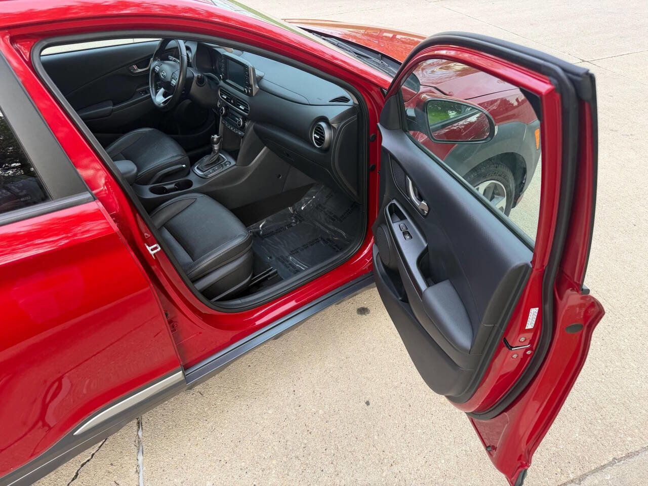 Used 2021 Hyundai Kona Limited AWD/4WD image 28