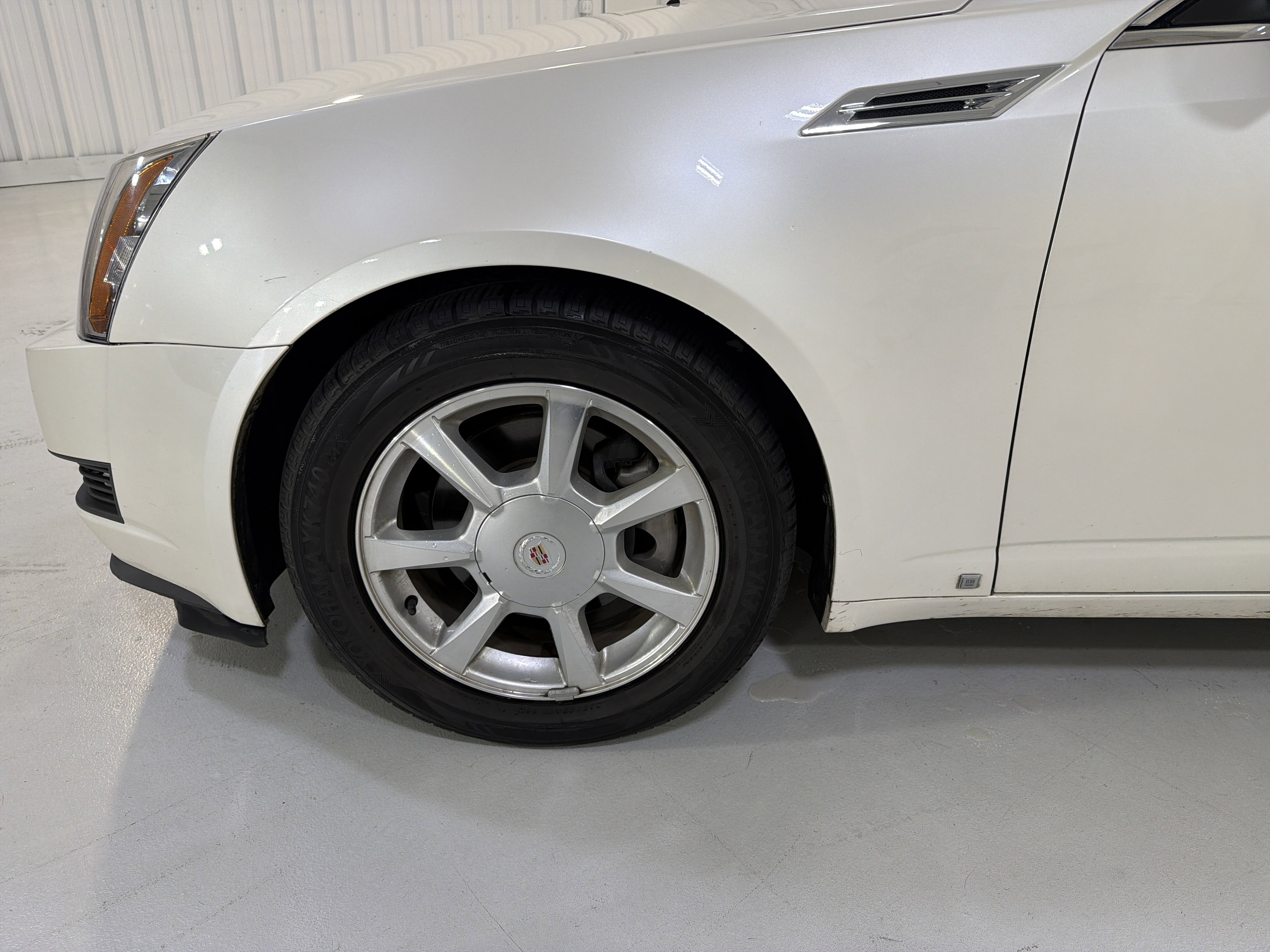 Used 2008 Cadillac CTS 3.6 w/ Luxury Level Two Package RWD image 9