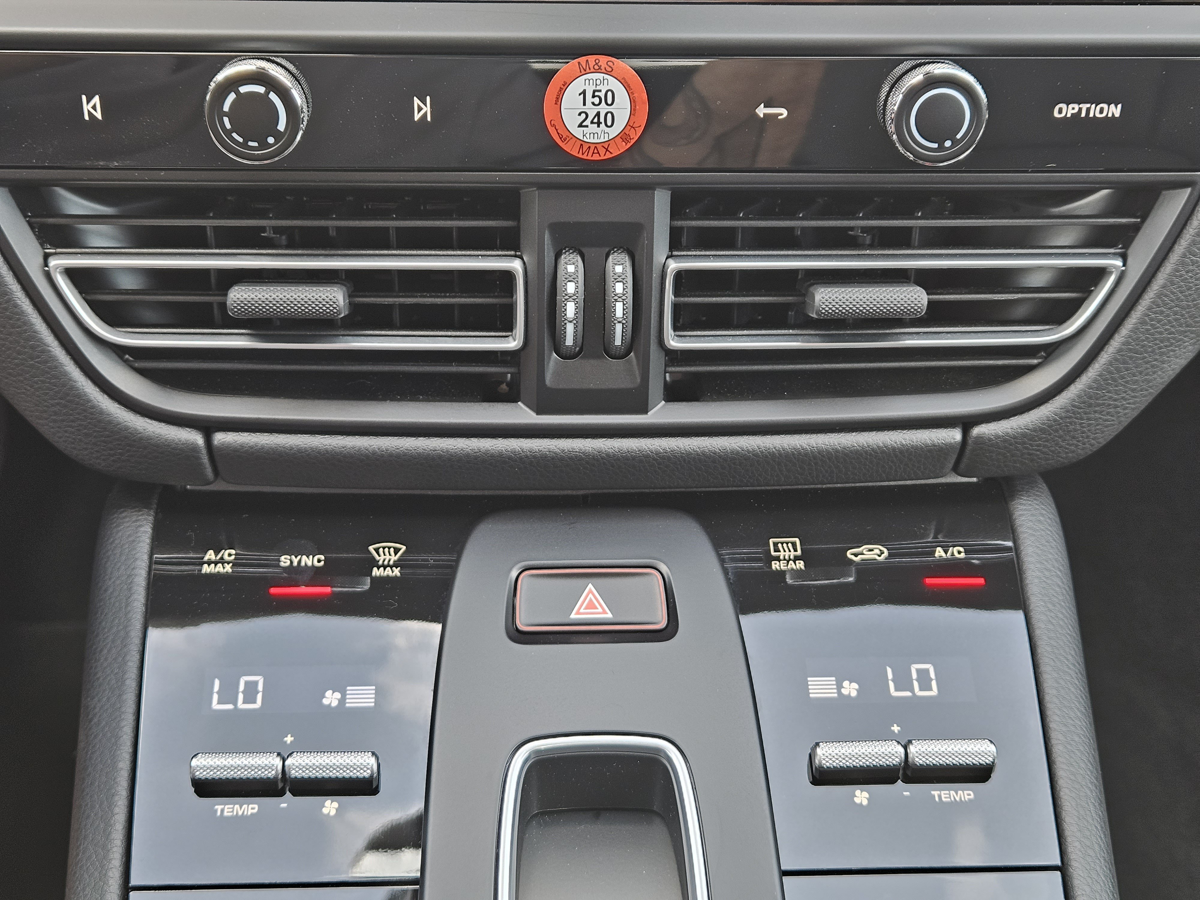 Certified 2026 Porsche Macan AWD/4WD image 19