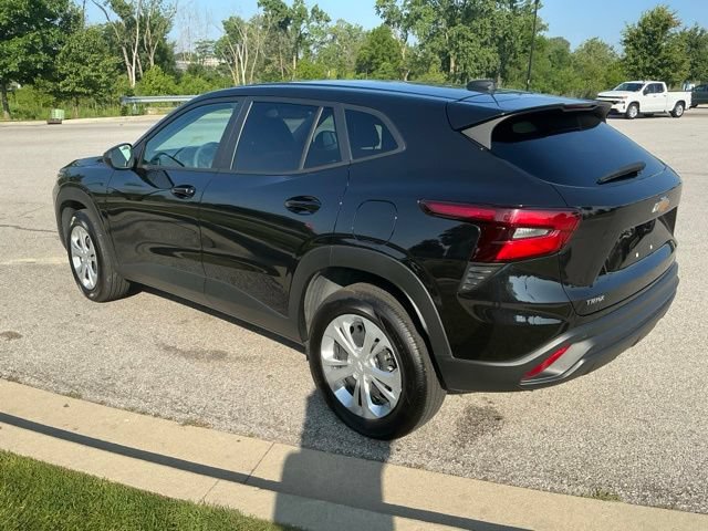 Used 2025 Chevrolet Trax LS w/ Driver Confidence Package FWD image 4