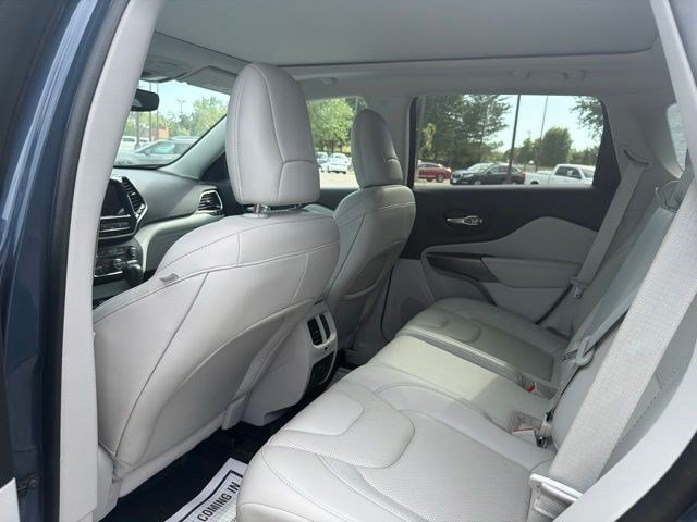 Used 2022 Jeep Cherokee Limited AWD/4WD image 16