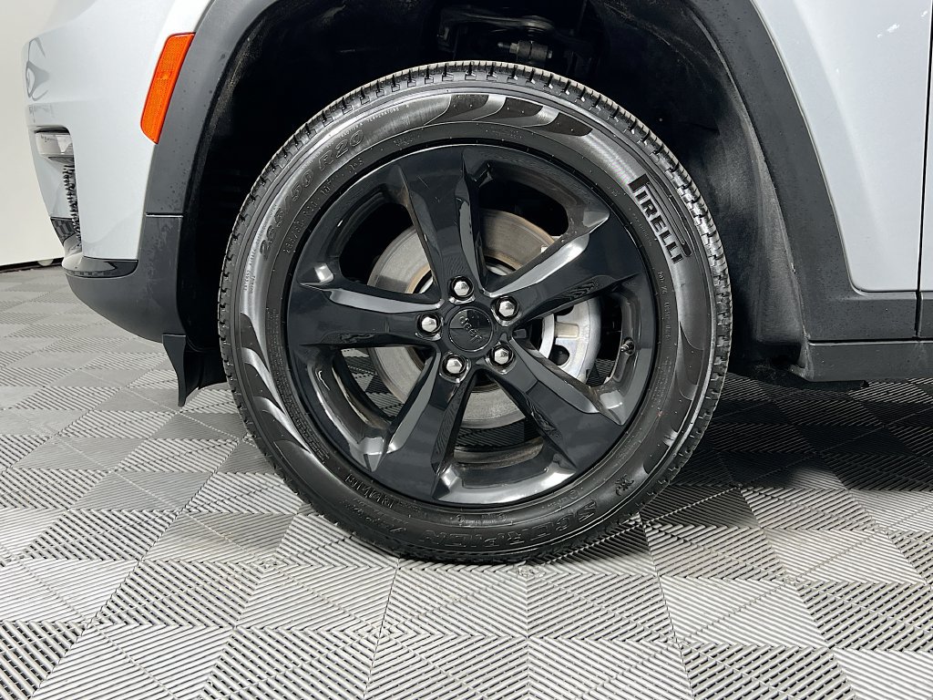 Used 2025 Jeep Grand Cherokee L Limited w/ Black Appearance Package AWD/4WD image 33