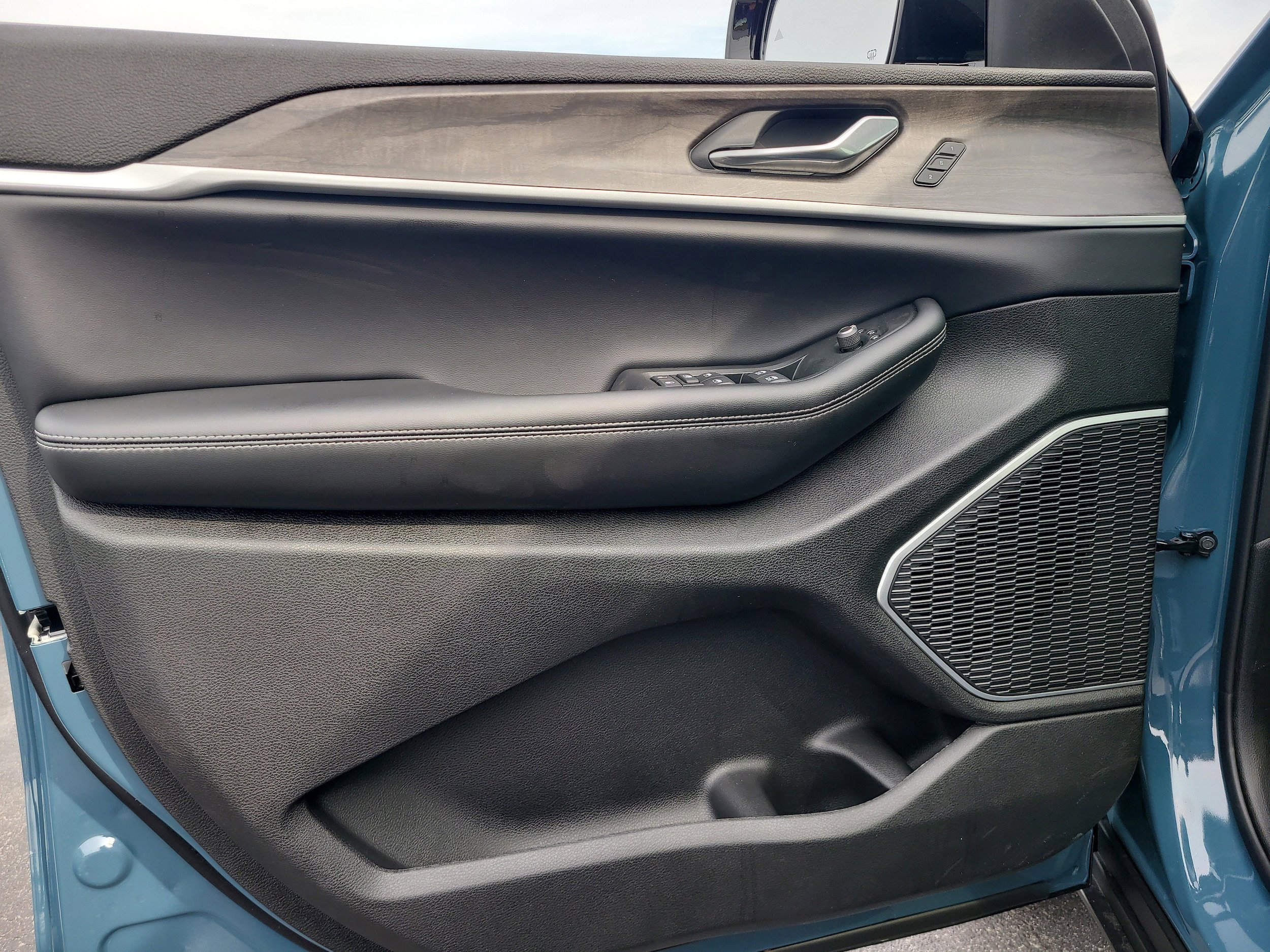 New 2026 Jeep Grand Cherokee L Limited RWD image 13