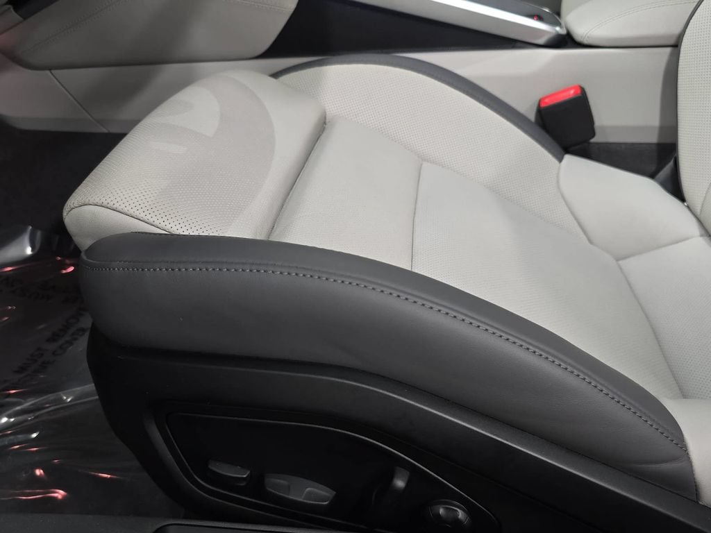 Certified 2025 Porsche 911 Carrera RWD image 25