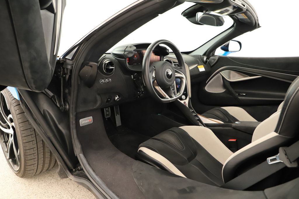 Used 2024 McLaren 750S Spider RWD image 15