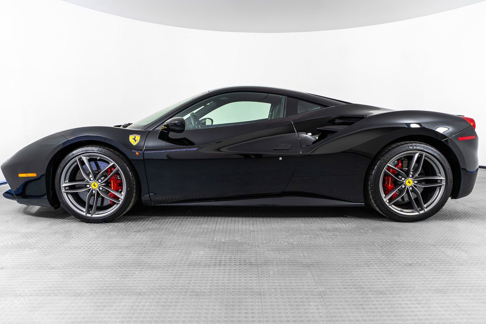 Certified 2019 Ferrari 488 GTB RWD image 3