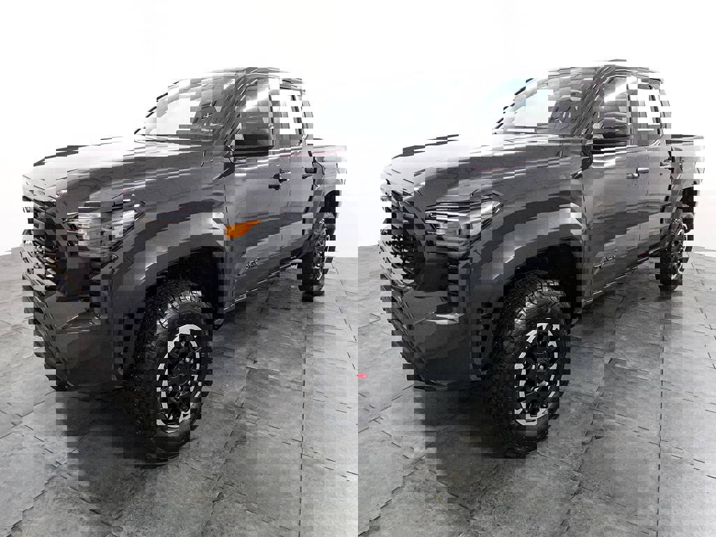 Used 2025 Toyota Tacoma TRD Off-Road image 3